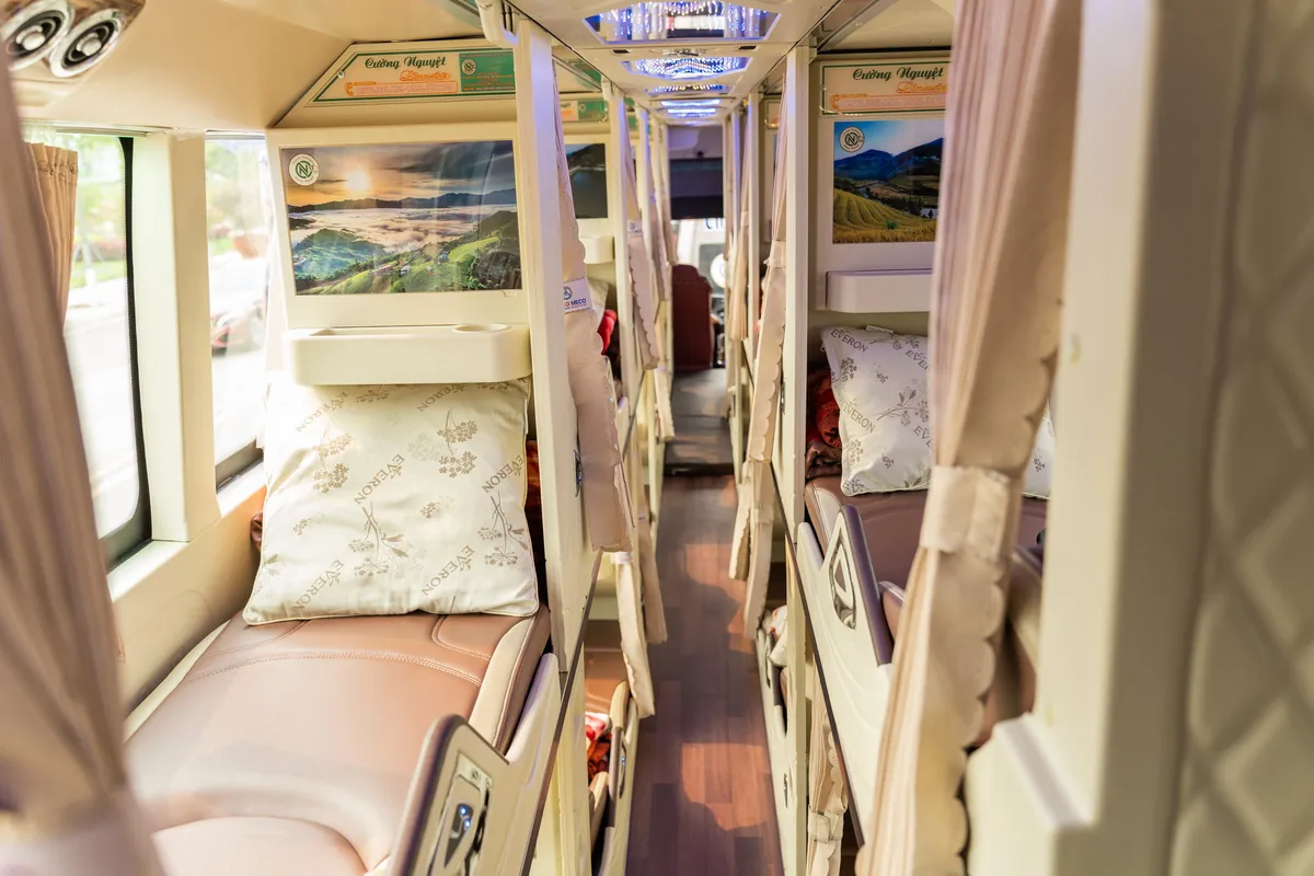 Cabin giường nằm tầng dưới có chăn gối sạch trên xe Hà Nội – Sơn La